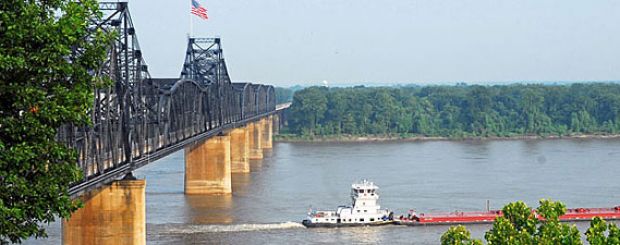 Mississippi River Bridge bei Natchez, Mississippi - Credit: Visit Mississippi