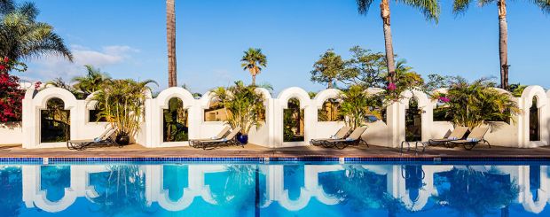 Pool, Bahia Resort Hotel, San Diego, California - Credit: Evans Hotels