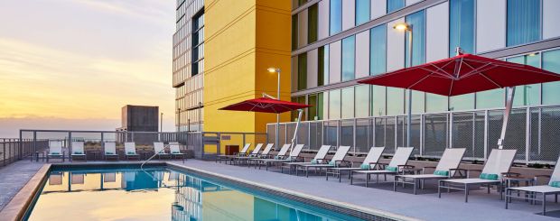Pool, SpringHill Suites San Diego Downtown/Bayfront, San Diego, Kalifornien - Credit: SpringHill Suites San Diego Downtown/Bayfront