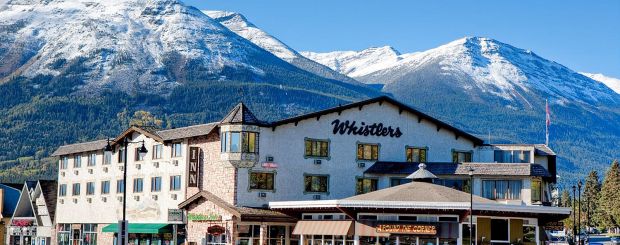Außenansicht, Whistler's Inn, Jasper, Alberta Credit - Expedia