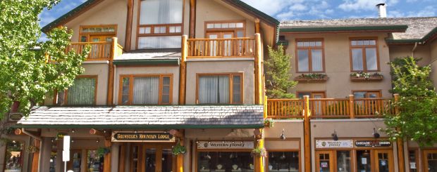 Außenansicht, Brewster's Mountain Lodge, Banff, Alberta Credit- Exepdia