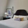 Zimmer mit King Bett, Hotel Viking, Newport, Rhode Island - Credit: Hotel Viking