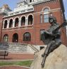 Dolly Parton Statue vor dem Bezirksgericht, Sevierville, Tennessee - Credit: Tennessee Department of Tourist Development