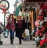 Main Street in der Weihnachtszeit, Grapevine, Texas - Credit: Grapevine CVB