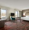 Zimmer 1 King, Hampton Inn & Suites St. Louis Alton, Alton, Allinois Credit - Exepdia