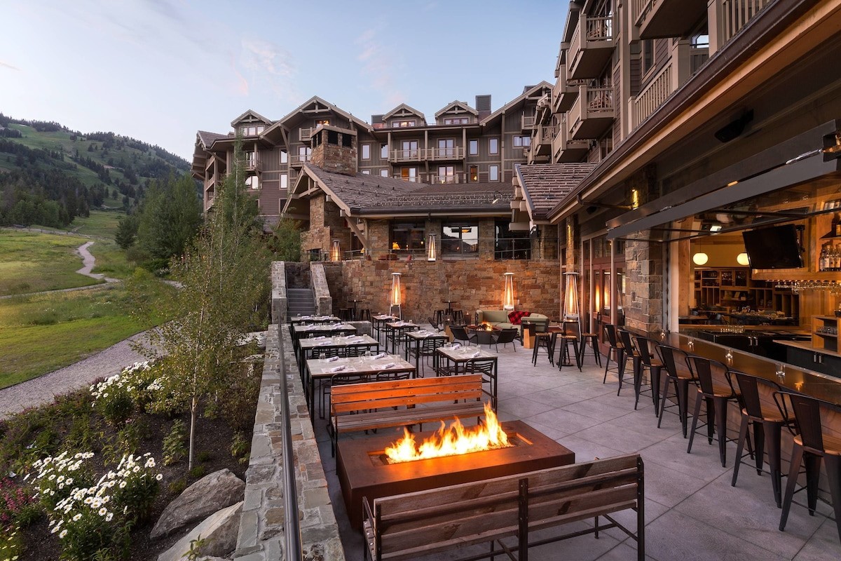 Aussenansicht, Four Seasons Jackson Hole, Jackson, Wyoming - Credit: Four Seasons