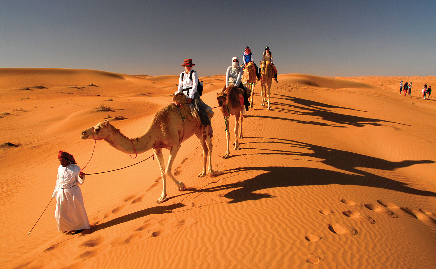 Kamelritt in der Wüste, Sharqiya Sands - Credit: Ministry of Heritage & Tourism Sultanate of Oman