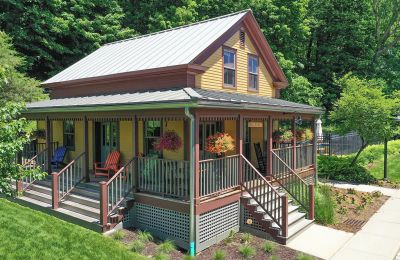 MA/North Adams/The Porches Inn At Mass Moca/Porche mit Pool