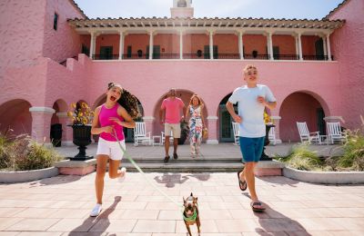 FL/Florida's Sports Coast/New Port Richey/The Hacienda Hotel/Familie