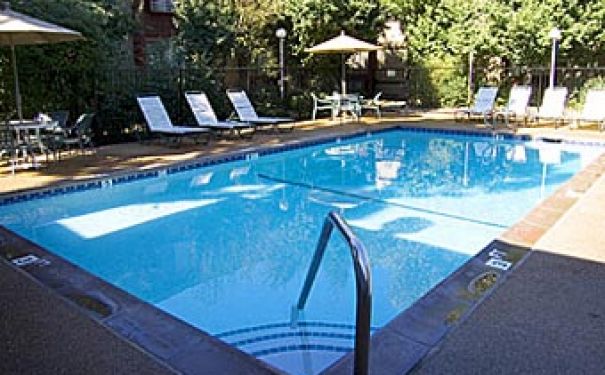 CA/Truckee/BW Truckee Tahoe Inn/New_Pool-340