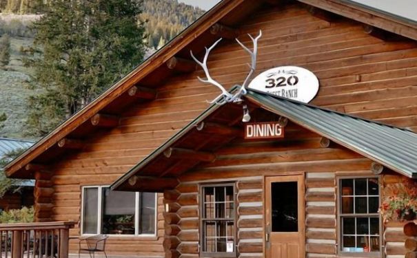 MT/320 Guest Ranch/Außenansicht