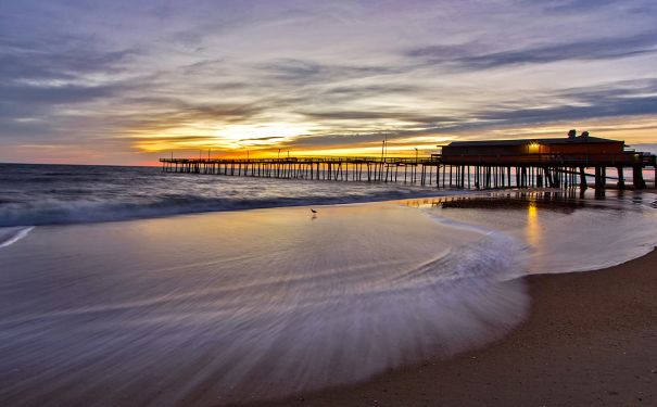 NC/Outer Banks/Pier at Sunrise
