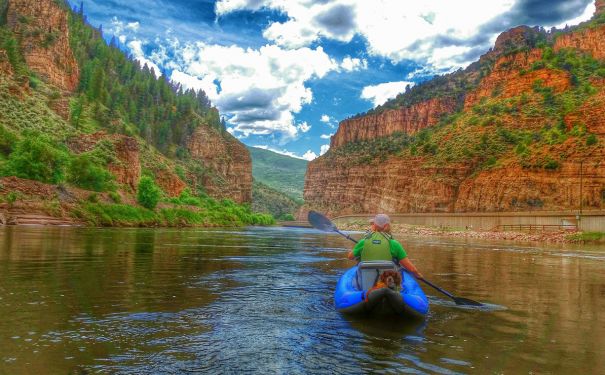 CO/Glenwood Springs/Kayaker in Glenwood Canyon