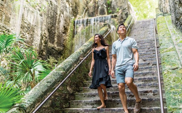 BAH/Nassau/Treppe beim Wasserfall