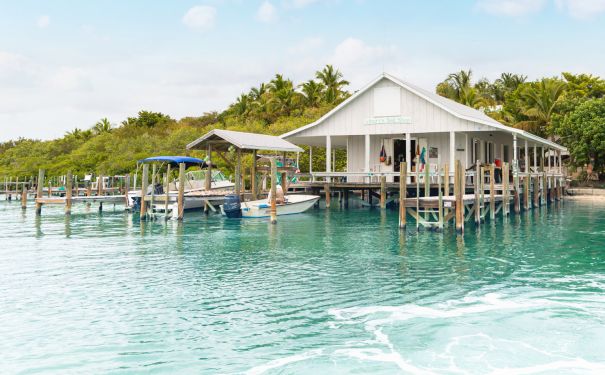 BAH/Abaco/Sail Shop am Strand