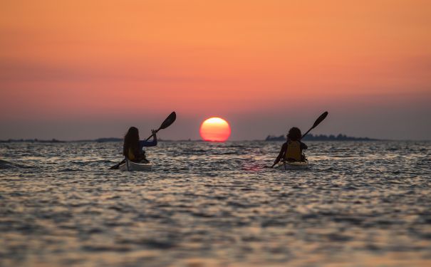 ONT/Georgian Bay/Kajaker Sonnenuntergang
