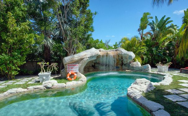 BAH/Nassau/A Stone's Throw Away/Pool