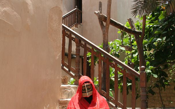 OMN/Salalah/Korbmacher im Schloss von Taqah