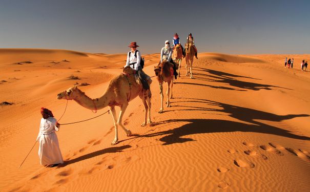 OMN/Sharqiya Sands/Kamelritt in der Wüste