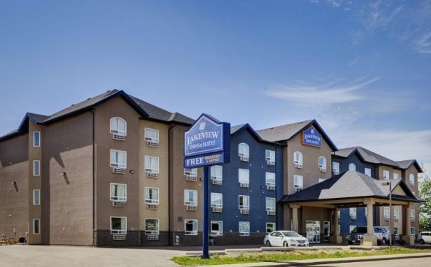 BC/Fort Nelson/Lakeview Inn & Suites/Außenansicht