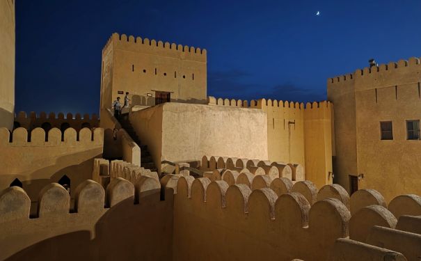 OMN/Nizwa/Nizwa Fort bei Nacht