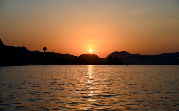 OMN/Muscat/Golf von Oman/Riyam Censer Sonnenuntergang