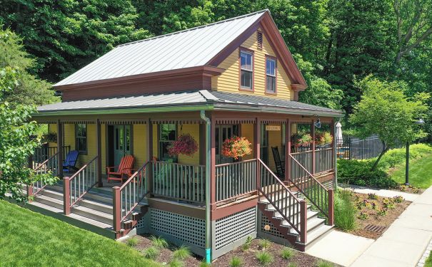 MA/North Adams/The Porches Inn At Mass Moca/Porche mit Pool