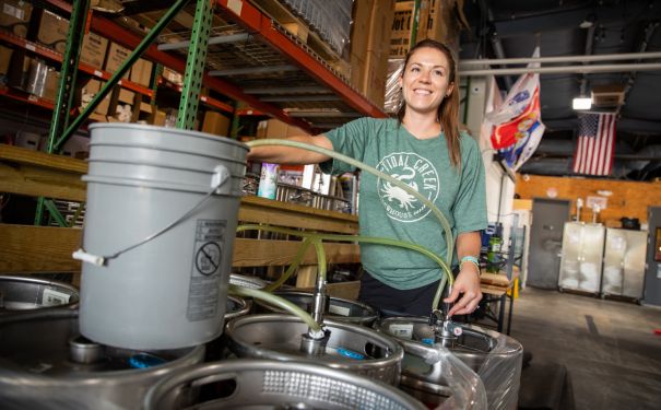 SC/Myrtle Beach/Craft Beer/Tidal Creek Brewhouse - Mitarbeiterin