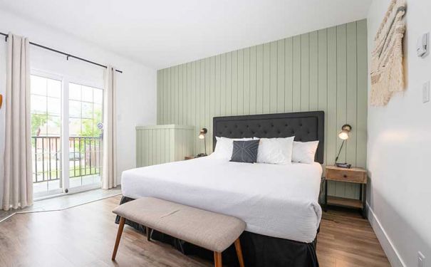 AB/Waterton Park/Waterton Glacier Suites/Deluxe Suite