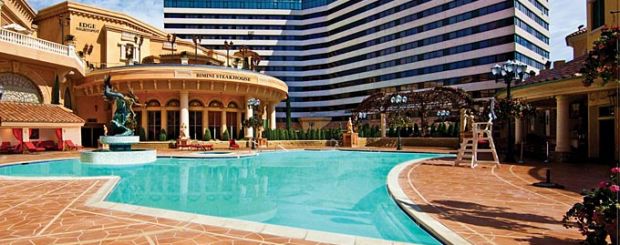 Pool des Peppermill Resort Reno, Nevada - Credit: Resort Gallery of the Peppermill Reno