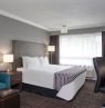 Zimmer mit King Bett, Sandman Hotel Revelstoke, Revelstoke, Britsh Columbia - Credit: Sandman Hotel Revelstoke
