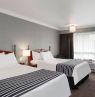 Zimmer mit 2 Double Betten, Sandman Hotel Revelstoke, Revelstoke, British Colubia - Credit: Sandman Hotel Revelstoke
