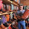 Stiefelverkäufer in Stockyards City, Oklahoma City, Oklahoma - Credit: Oklahoma Tourism & Recreation Department