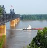 Mississippi River Brücke bei Natchez, Mississippi - Credit: Visit Mississippi