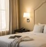 Zimmer mit King Bett, The Skirvin Hilton, Oklahoma City, Oklahoma - Credit: The Skirvin Hilton