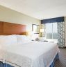 Zimmer mit 1 King Bett, Hampton Inn Morehead City, North Carolina - Credit: Hilton