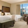 Zimmer mit 2 Queen Betten, Four Seasons Hotel Denver, Denver, Colorado - Credit: Four Seasons Hotels