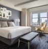 Zimmer mit King Bett, Shelburne Hotel & Suites by Affinia, New York - Credit: The Shellburne Sonesta New York