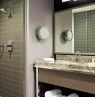Beispielansicht Guest Bathroom,Le Méridien Tampa, Tampa, Florida - Credit: Le Méridien Tampa