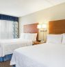 Zimmer mit 2 Queen Betten, Hampton Inn Morehead City, North Carolina - Credit: Hilton