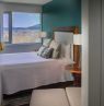 Zimmer mit King Bett, Hotel Indigo Asheville Downtown, Asheville, North Carolina - Credit: IHG