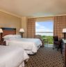 Zimmer mit 2 Queen Betten, Sheraton Myrtle Beach, Myrtle Beach, South Carolina - Credit: Mariott International Inc.