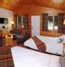 Chalet Zimmer mit 2 Queen Betten, Bear Hill Lodge, Jasper, Alberta - Credit: Bear Hill Lodge