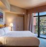 Zimmer mit King Bett, The Steamboat Grand, Steamboat Springs, Colorado - Credit: Steamboat Ski & Resort Corporation
