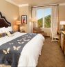 Zimmer mit King Bett, Dollywood's DreamMore Resort and Spa, Tennessee, Pigeon Forge - Credit: Dollywood, Great Smoky Mountains