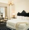 Zimmer mit King Bett, French Quarter Inn, Charleston, South Carolina - Credit: Charlestowne Hotels