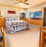Zimmer mit King Bett, Twin Peaks Guest Ranch, Salmon, Idaho - Credit: Twin Peaks Guest Ranch