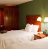 Zimmer mit 2 Queen Betten, Hampton Inn Charleston-Downtown, Charleston, West Virginia - Credit: Hilton