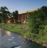Außenansicht vom Fluss aus, DoubleTree by Hilton, Durango, Colorado - Credit: Hilton