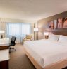 Zimmer mit King Bett, Delta Hotels by Marriott Regina, Regina, Saskatchewan - Credit: Marriott International